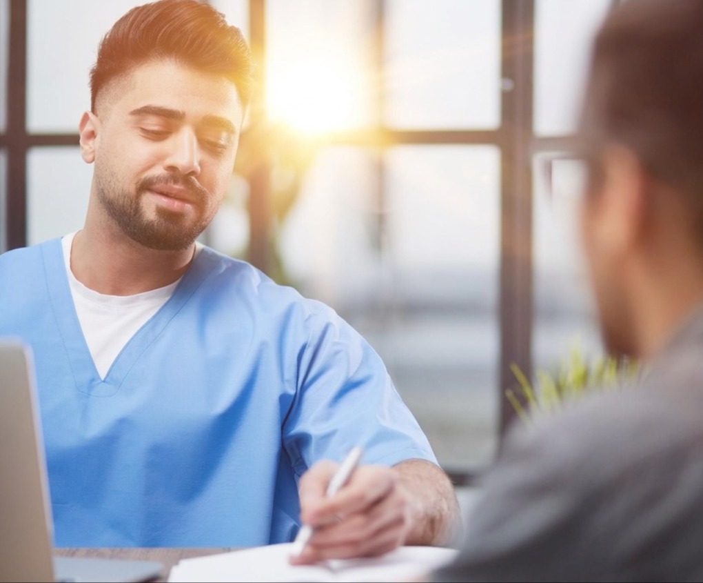dentist in a consulation_magnific_crop